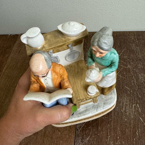 Sankyo Japan Vintage 1970s Music Box Home Sweet Home Elderly Couple in Kitchen - Picture 6 of 8